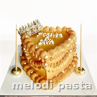 Taçlı Kalp Pasta