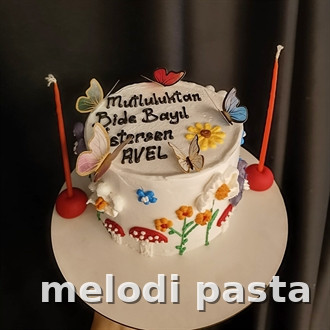 Çiçekli Retro Pasta