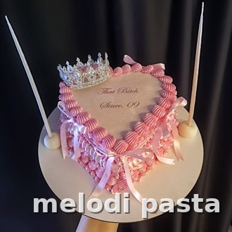 Taçlı Kalp Pasta